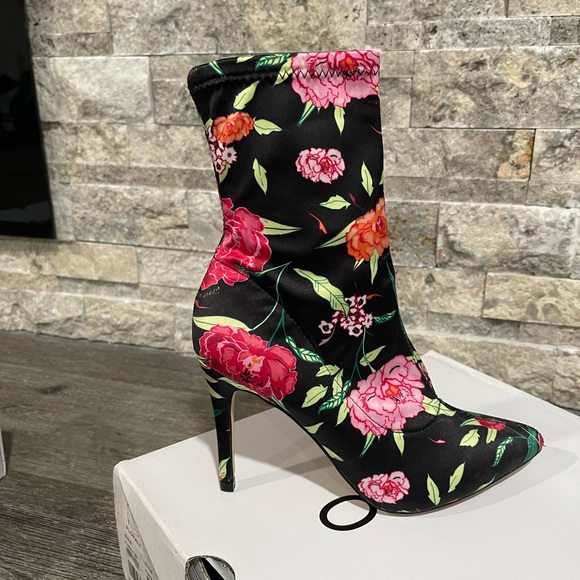 Ankle boots - Picture 1 of 4
